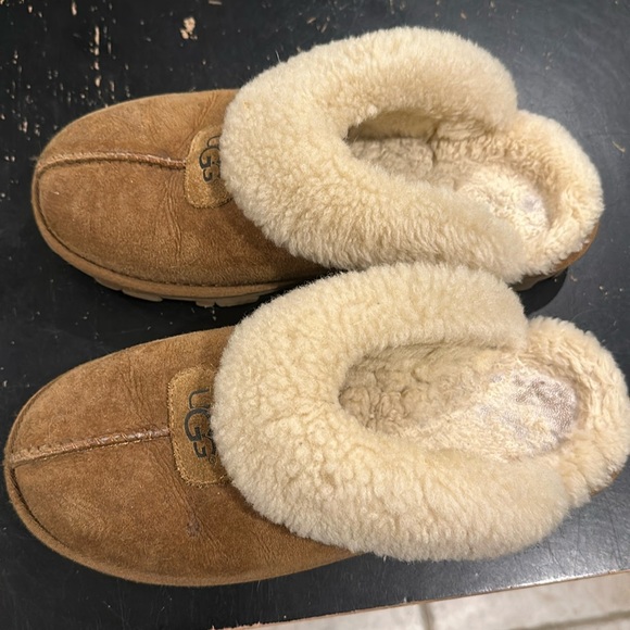 UGG Shoes - UGG Womens slipper mules size 9